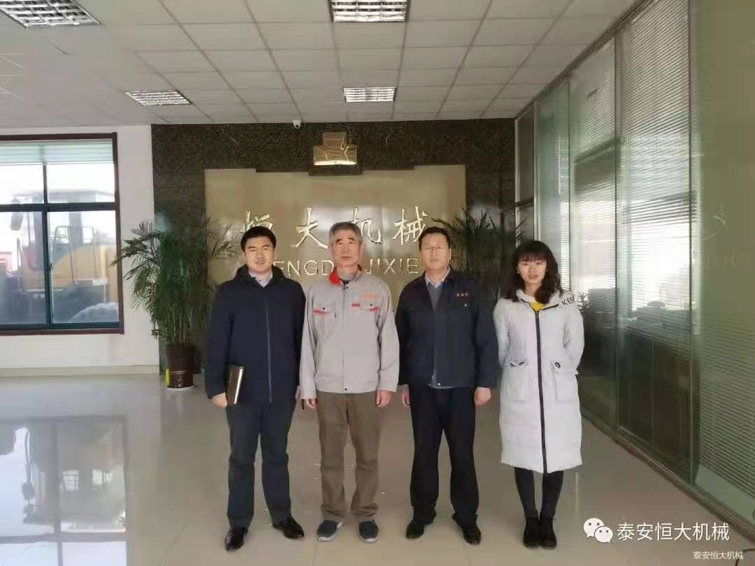 中國交通報(bào)對泰安恒大機(jī)械有限公司技術(shù)總工曹斌進(jìn)行了個(gè)人專訪 中國交通報(bào)對泰安恒大機(jī)械有限公司技術(shù)總工曹斌進(jìn)行了個(gè)人專訪