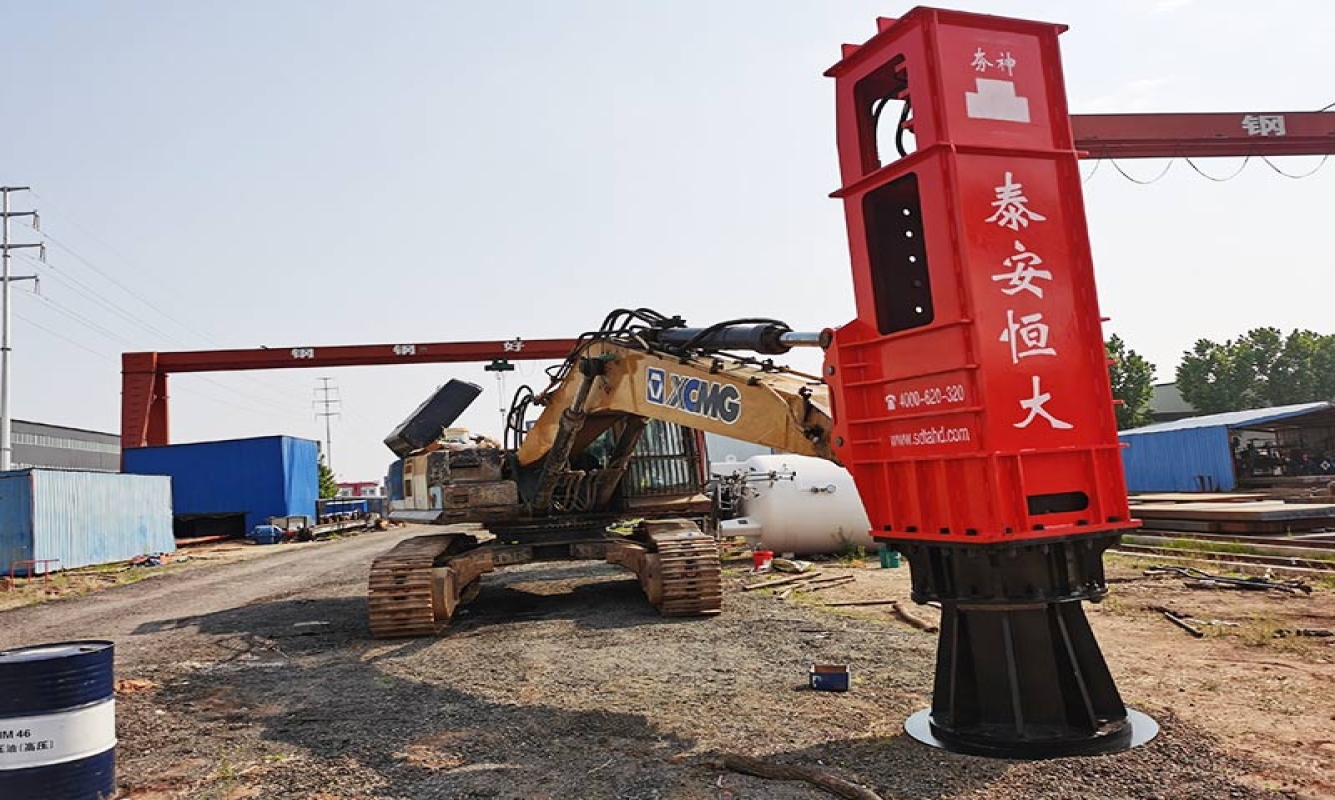 84千焦挖掘機(jī)液壓夯實(shí)機(jī)在地基夯實(shí)中的應(yīng)用（沙特阿拉伯布蓋格原油加工廠(chǎng)地基處理）