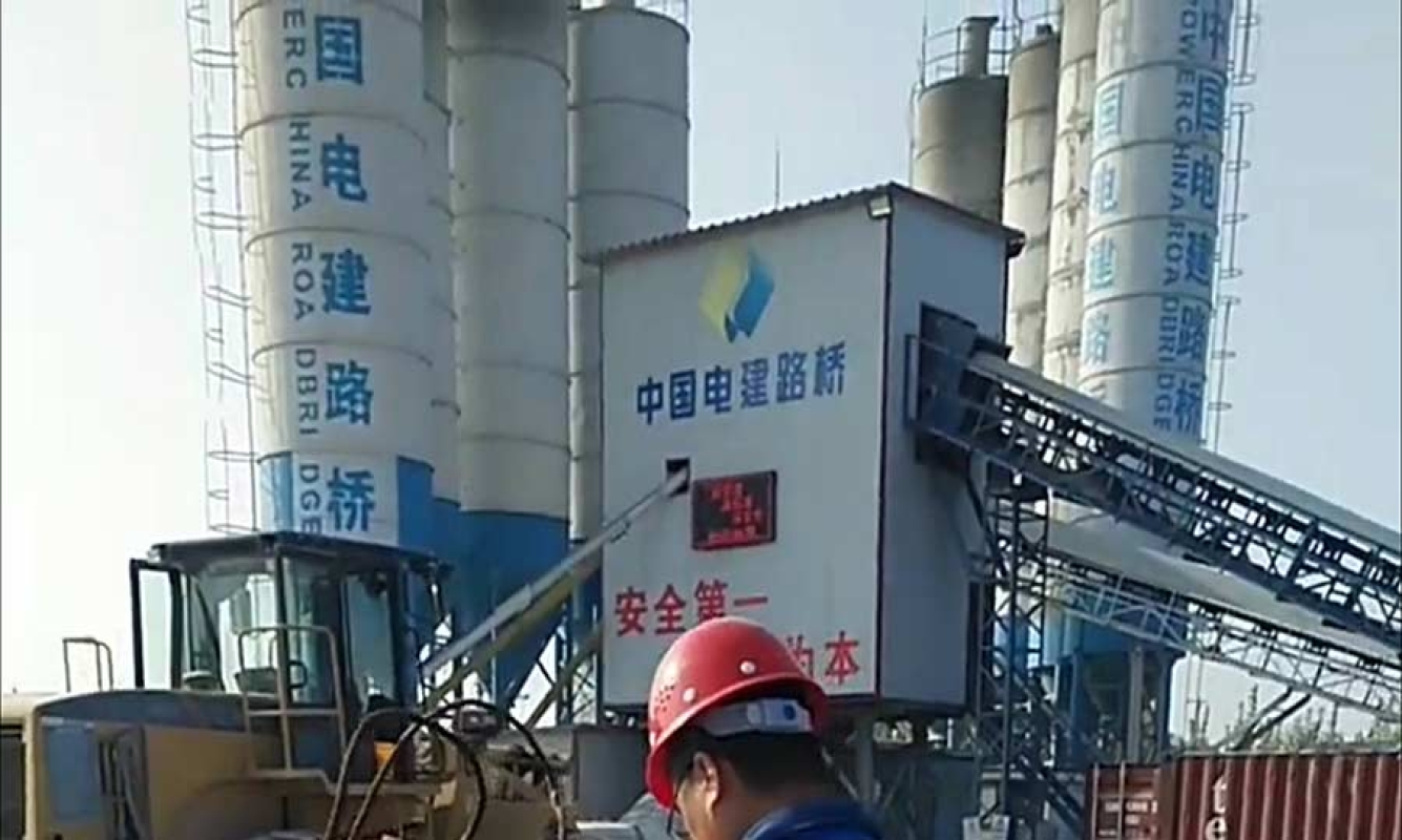 HC高速液壓夯實(shí)機(jī)在中國(guó)電建路橋某廠(chǎng)房地基壓實(shí)項(xiàng)目中使用